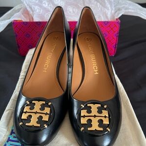 Tory Burch Multi Logo Pump